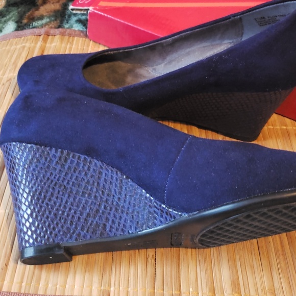 Suede - Picture 2 of 2